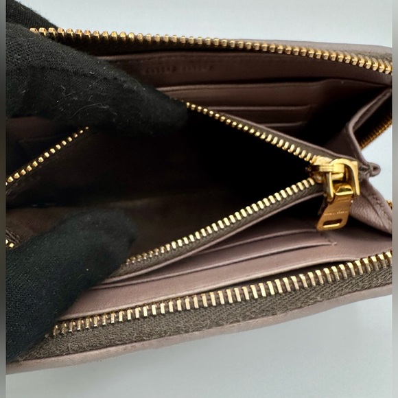 Miu Miu Taupe Quilted Leather Wallet | Professional Refurbished - Picture 9 of 12
